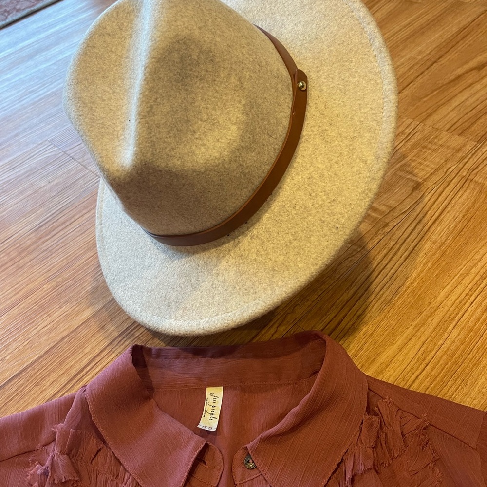 FREE PEOPLE Chic Cream Fedora with Brown Band boys FP Blouse  MEDIUM